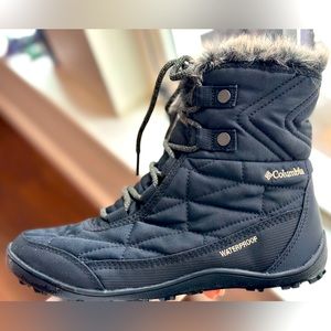 Size 6.5 Waterproof Columbia Minx Shorty boot